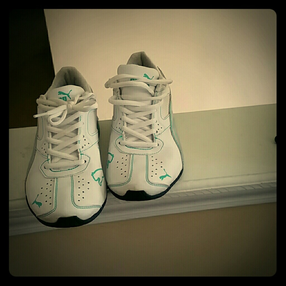 Women's running shoes very well kept